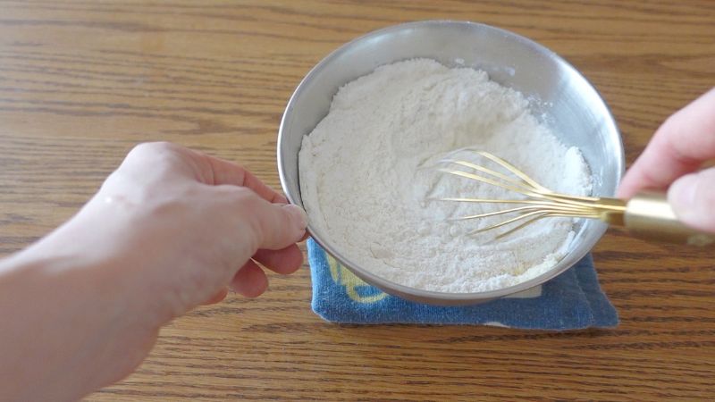 ②米粉、アーモンドパウダー、ベーキングパウダーをざっくり混ぜる。